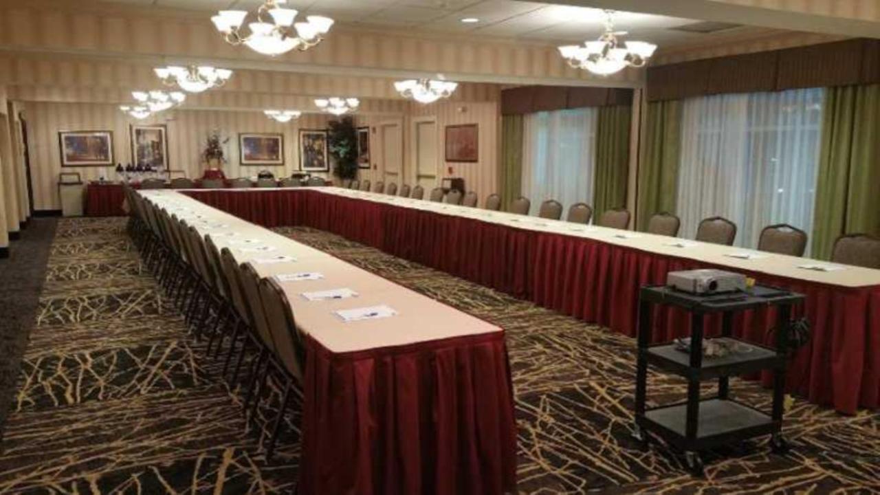 Holiday Inn Express Hotel & Suites Youngstown North-Warren/Niles By Ihg Ngoại thất bức ảnh