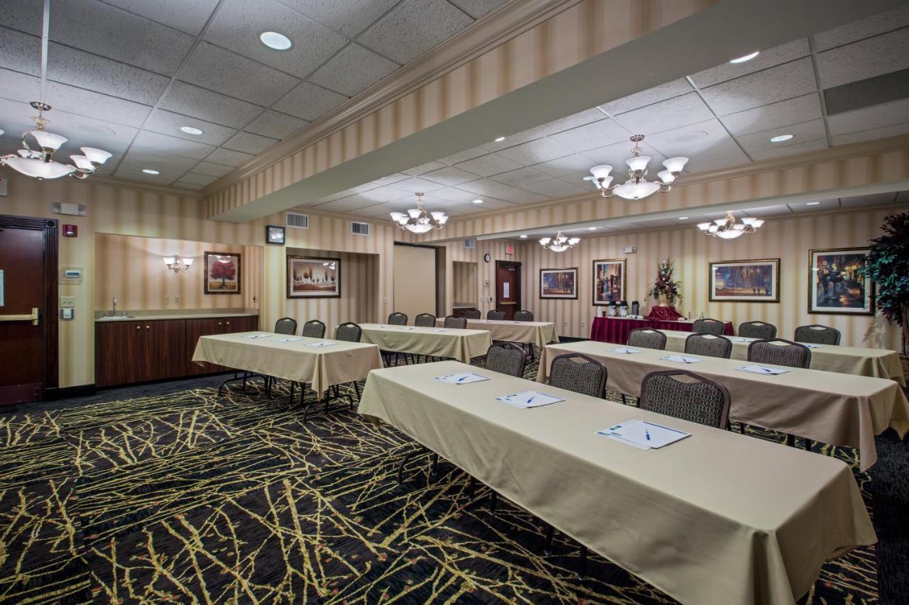 Holiday Inn Express Hotel & Suites Youngstown North-Warren/Niles By Ihg Ngoại thất bức ảnh